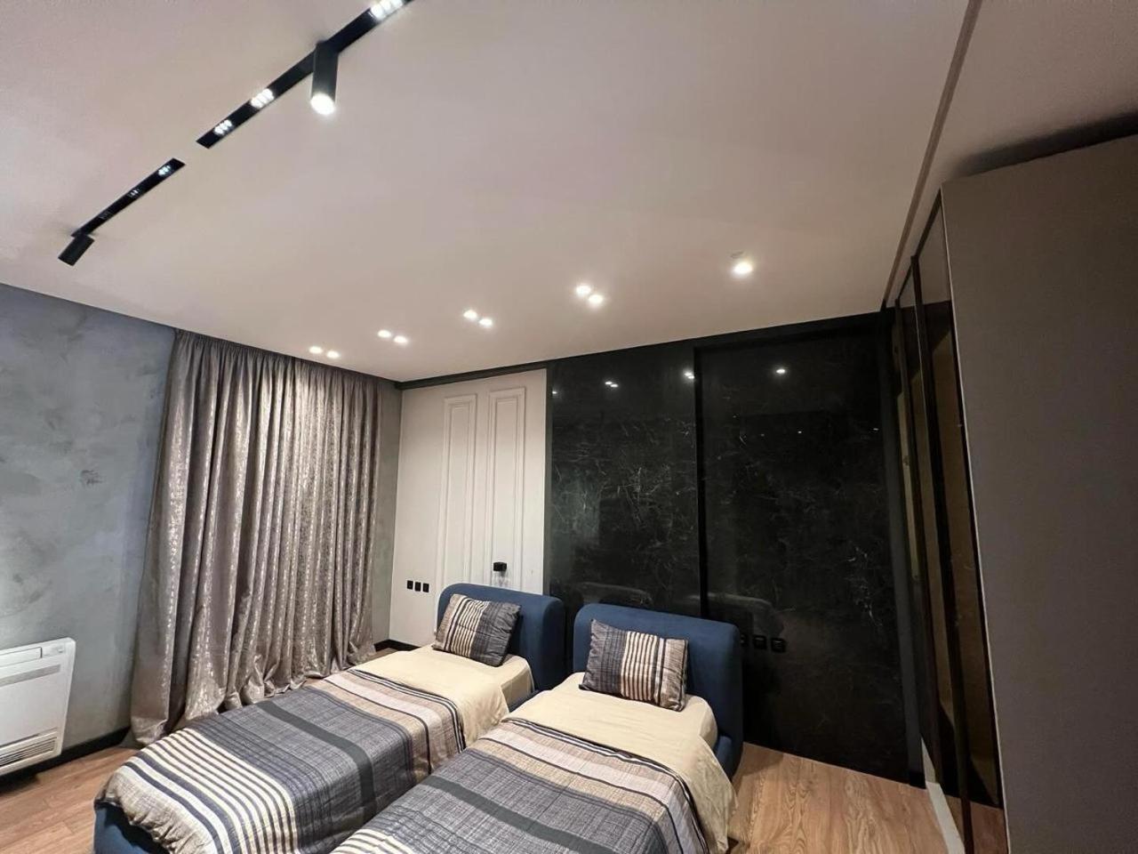 Remarkable Apartment Тирана Экстерьер фото